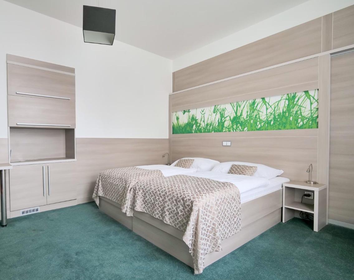 Hotel Zlata Hvezda Litomysl Luaran gambar