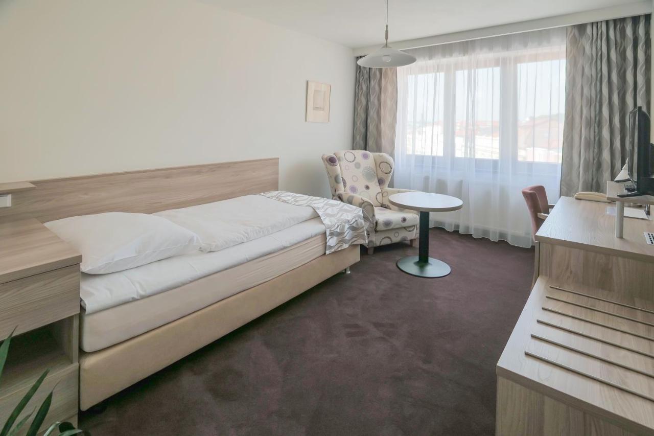 Hotel Zlata Hvezda Litomysl Luaran gambar