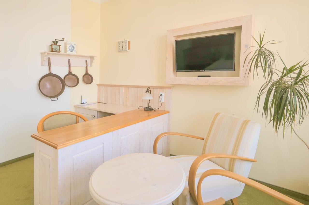 Hotel Zlata Hvezda Litomysl Luaran gambar