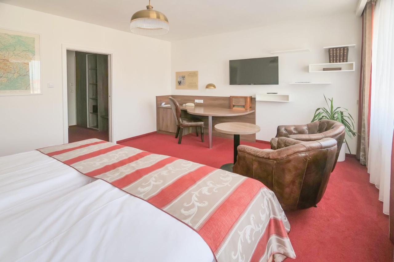 Hotel Zlata Hvezda Litomysl Luaran gambar