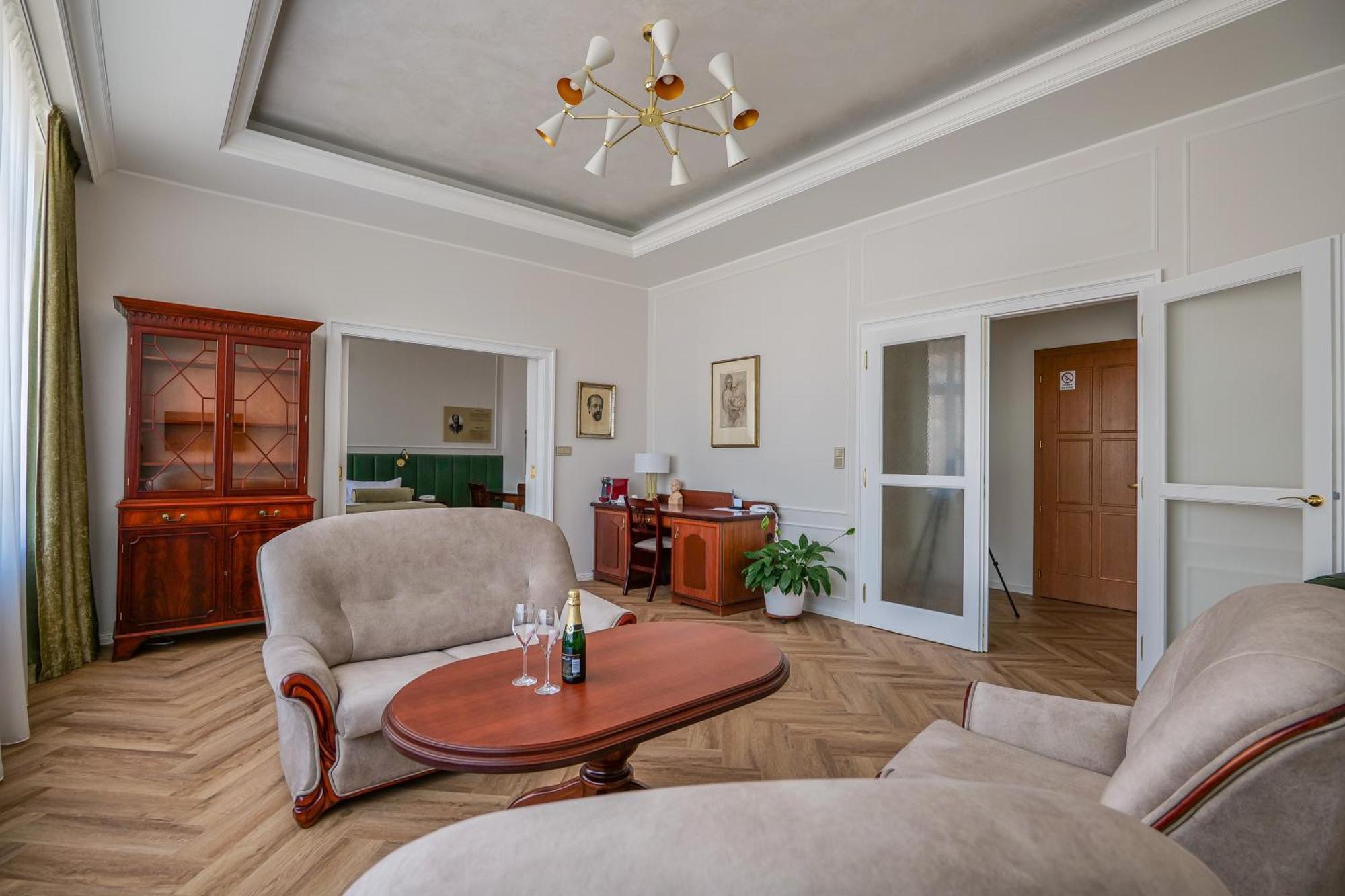 Hotel Zlata Hvezda Litomysl Luaran gambar