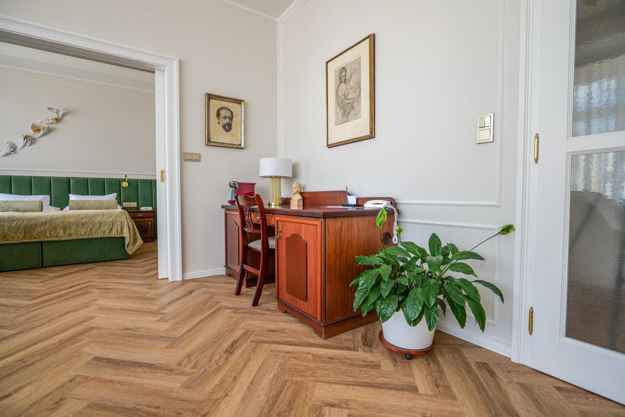 Hotel Zlata Hvezda Litomysl Luaran gambar